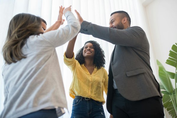 Formation hôtesse de l'air : boostez votre carrière aérienne