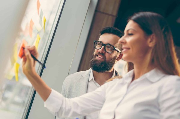 Quelles stratégies pour améliorer la gestion des connaissances dans une équipe virtuelle?